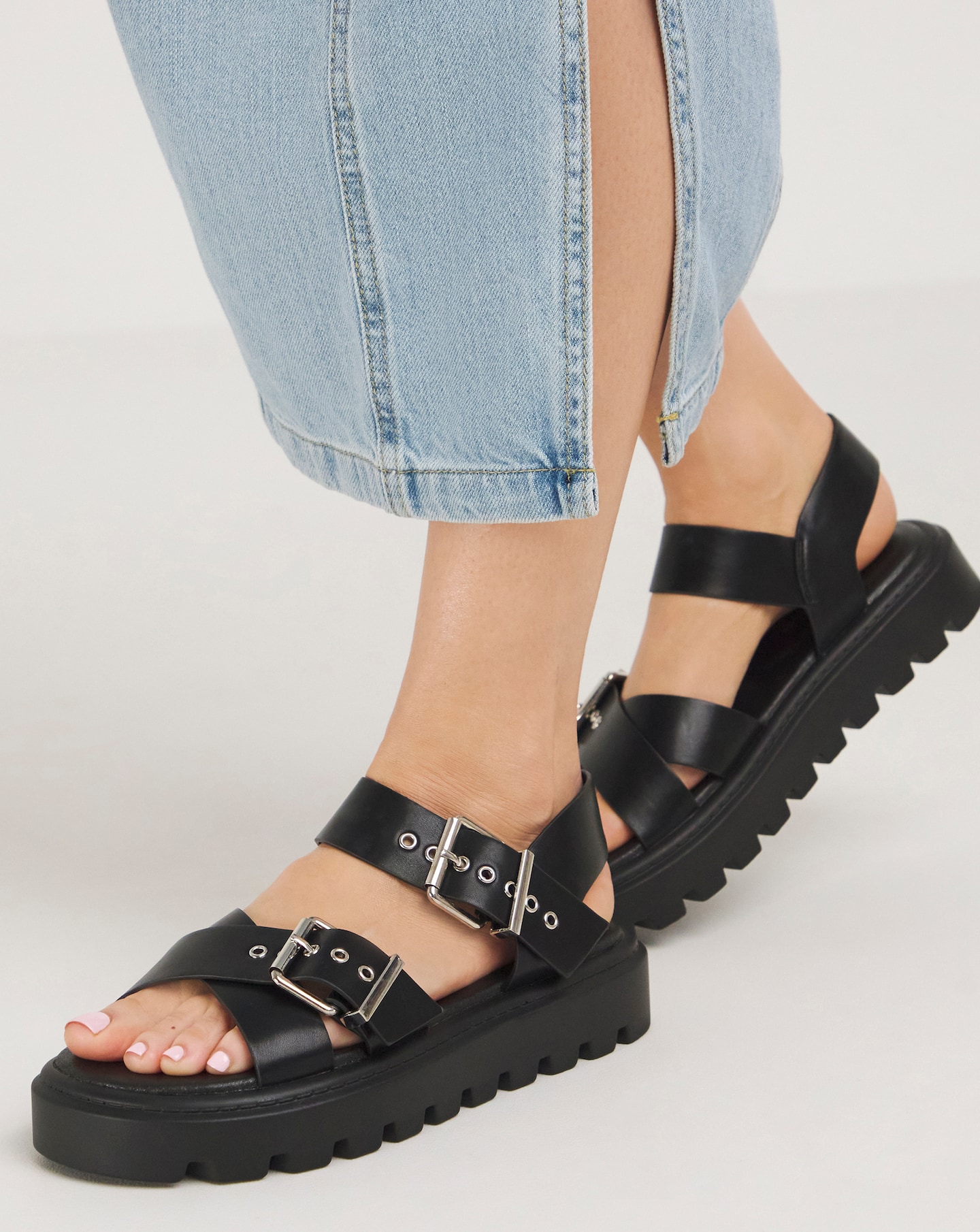 Buckle chunky sandals 2025