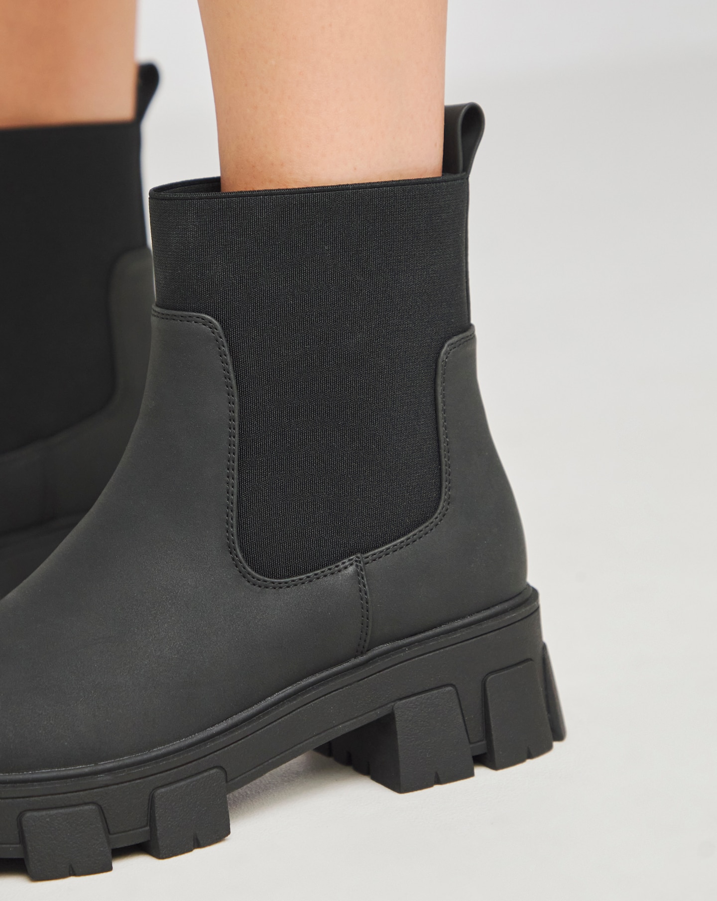 Boohoo Black Suedette Chunky Chelsea Boots Krush Chunky Cleated